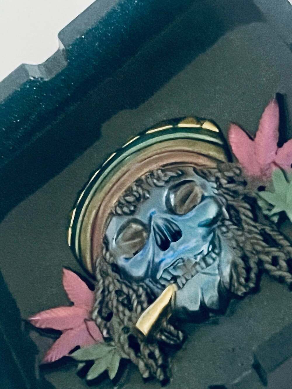 Handmade Colorful Rasta Skull Resin AshTray - Picture 6 of 11